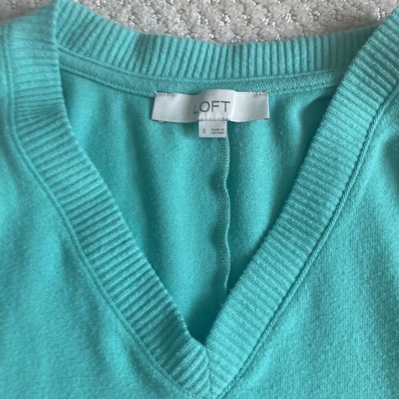 Loft sweater V neck teal seafoam color - Picture 2 of 5